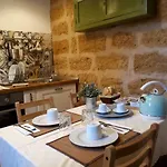 Al-zabut Bed & Breakfast 4*